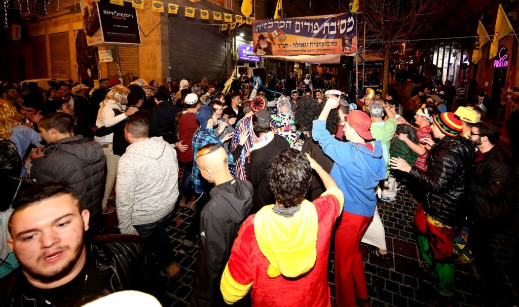 שושן פורים במדרחוב בן יהודה